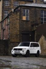 Mitsubishi Shogun Black 2012 года (UK)